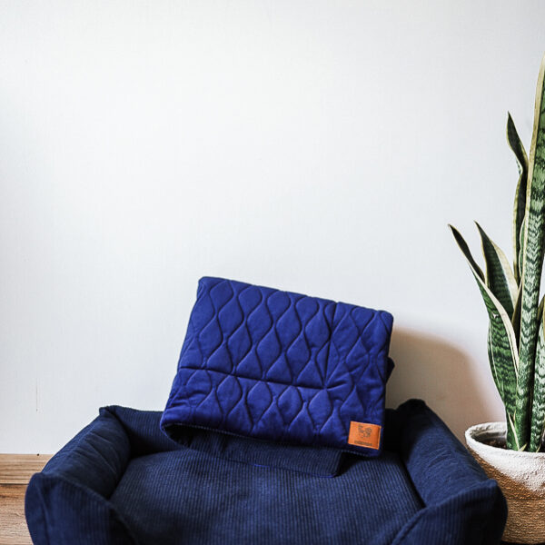 Zestaw granatowy legowisko i narzutka Bunia